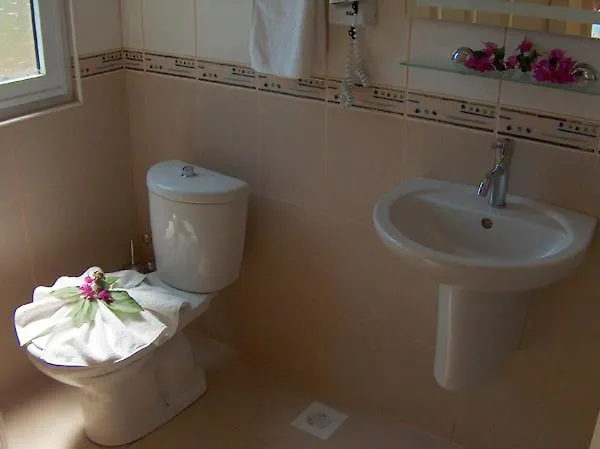 Ates Ξενοδοχείο 3*